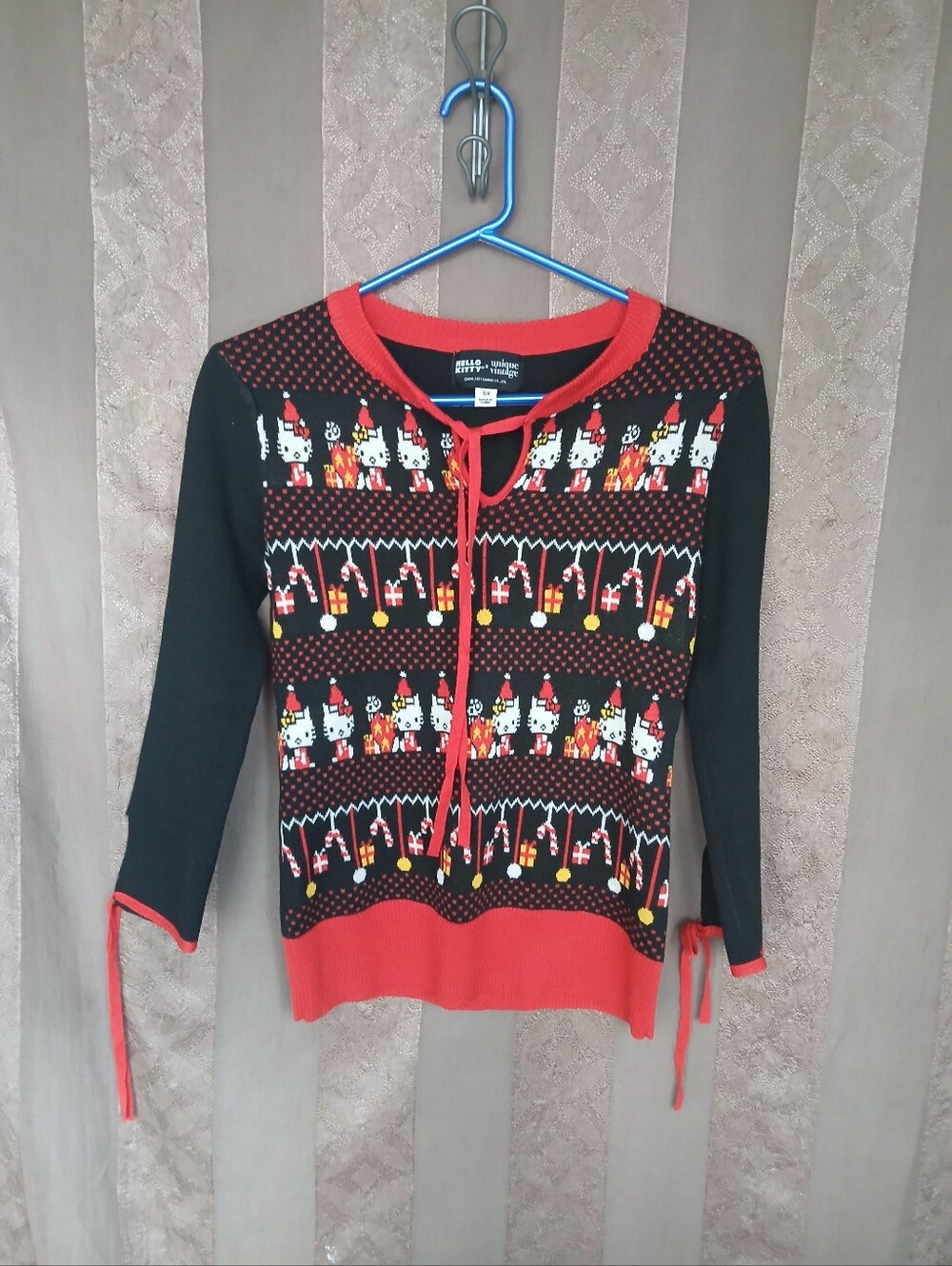 💎Hello Kitty x Unique Women's Vintage Christmas Sweater